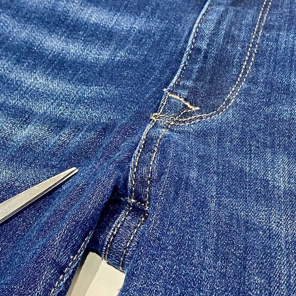 DL1961 Mara Straight Ankle Blue Jeans Size 26P W26 L25 Frayed Raw Hem Distressed - Picture 5 of 12